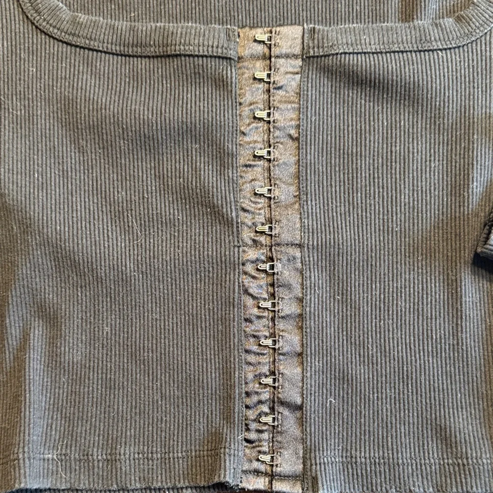 Victoria's Secret Charcoal Long Sleeve Crop Top - Picture 3 of 5